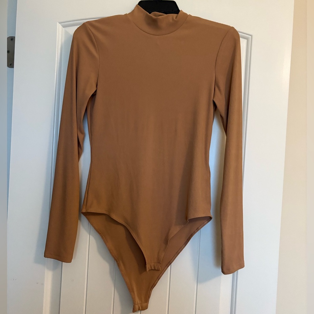 H&M Ribbed Mock Neck Bodysuit in Camel Brown